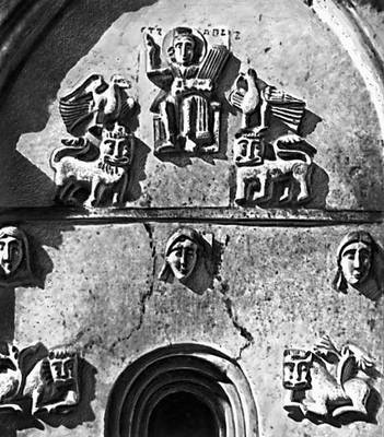Скульптура. «Царь Давид среди зверей и птиц». Убранство западного фасада церкви Покрова на Нерли. Камень. 1165.