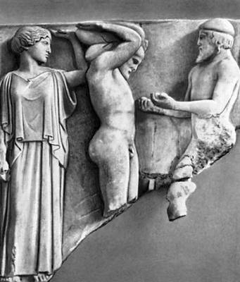 «Атлас, приносящий Гераклу яблоки Гесперид». Метопа храма Зевса в Олимпии. Мрамор. 468—456 до н. э. Музей в Олимпии.