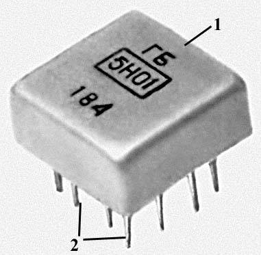 Рис. 2б. Плоский микромодуль — усилитель звуковых частот после герметизации (готовое изделие) (1 — металлический кожух, 2 — выводы).