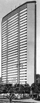 Дж. Понти, П. Л. Нерви и др. Конторское здание Пирелли в Милане. 1956—60.