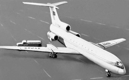 Пассажирский самолет Ту-154.