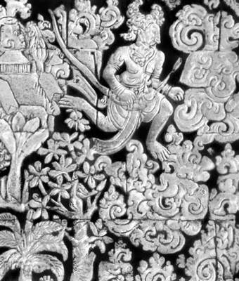 Сцена из «Рамаяны». Рельеф главного храма в Панатаране. Камень. 1-я пол. 14 в.