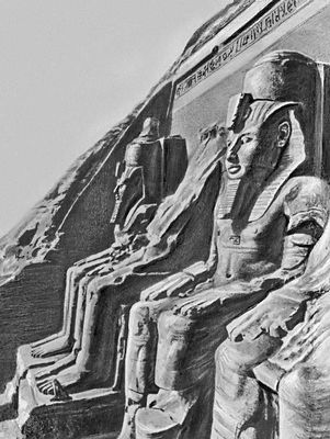 Колоссы Рамсеса II. Скальный храм Абу-Симбел. 13 в. до н. э. (До перенесения на новое место в связи со строительством Асуанской плотины.) ОАР.