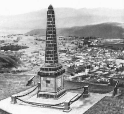 Монумент Независимости на горе Пичинча — месте решительного сражения (май 1822) патриотов с испанскими завоевателями.
