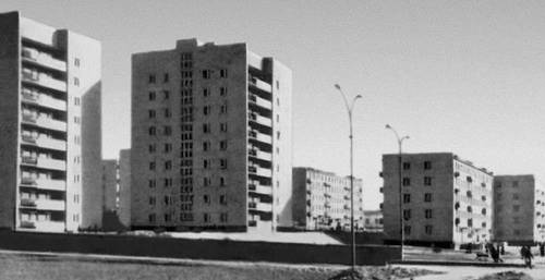 Жилые дома (на первом плане) в Улан-Баторе. 1969. Архитекторы А. Б. Гурков, М. А. Зильберт, С. Е. Рюмина, М. А. Свирская.