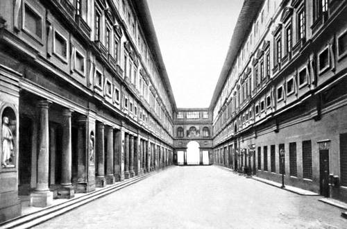 Дж. Вазари и Б. Буонталенти. Улица Уффици во Флоренции. 1560—85.