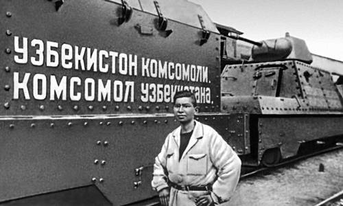 Бронепоезд, переданный комсомольцами Узбекистана в дар Советской Армии во время Великой Отечественной войны 1941—45.