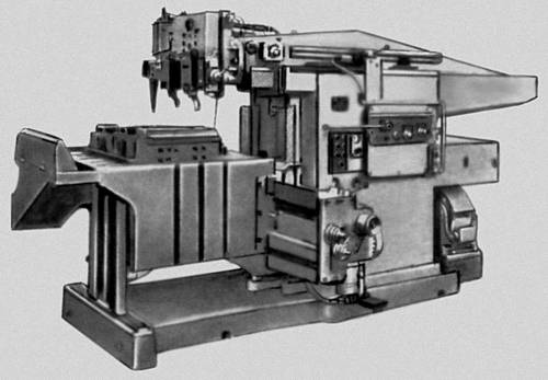 Рис. 3о. Основные типы металлорежущих станков. Копировальный поперечно-строгальный станок (ГД-21).