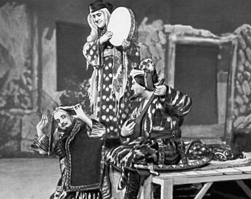 Сцена из оперы «Проделки Майсары» С. А. Юдакова. 1959. Театр оперы и балета им. А. Навои.