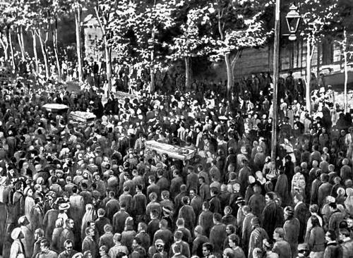 Похороны убитых рабочих во время Революции 1905—1907. Ташкент. Октябрь 1905.