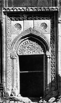 Каменный портал церкви Лусаворич в монастыре Нор-Гетик (Армения; 13 в.).