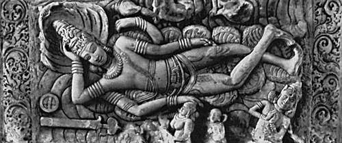 Мифология. Индия. Бог Вишну, спящий на земле Ананта. Каменный рельеф из Айхола. 5—7 вв. н. э. Музей Принца Уэльского. Бомбей.