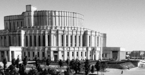 Белорусский Большой театр оперы и балета. 1935—37. Архитектор И. Г. Лангбард.