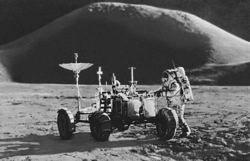 Космонавт Джеймс Ирвин на Луне.