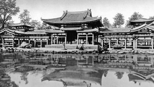 Киото. Храм Феникса (1052) в ансамбле Бёдоин в Удзи.