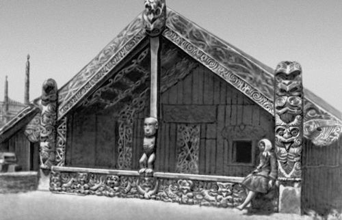 Маорийский дом собраний («варерунанга») близ Роторуа.