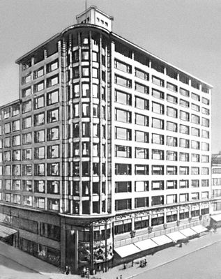 Л. Салливен. Здание фирмы «Карсон-Пири-Скотт» в Чикаго. США. 1899—1900.