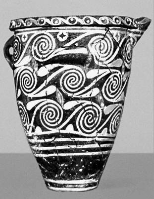 Керамический сосуд в стиле «камарес» из дворца в Фесте (Крит). 19—18 вв. до н. э. Археологический музей. Ираклион.