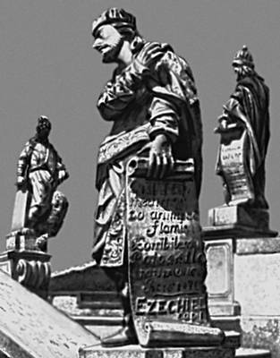 Скульптура. Алейжадинью (Бразилия). «Пророки». Статуи на лестнице церкви Бон-Жезус-ди-Матозиньюс в Конгоньясе. Камень. Окончены в 1805.