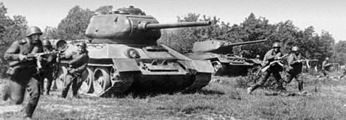Атака пехоты и танков. 1943.