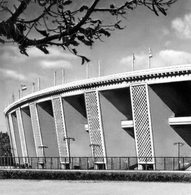 Будапешт. Народный стадион. 1948—53. Архитектор К. Давид.