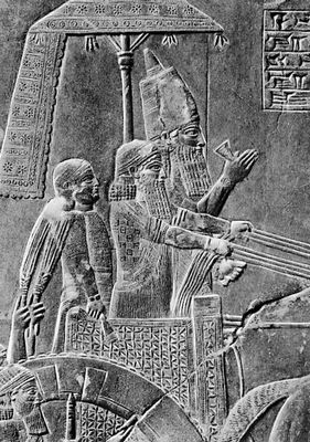 Ашшурбанипал в колеснице. Деталь рельефа из Ниневии.