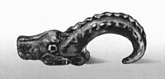 Голова козерога (крюк к колчану) из могильника Кокэль. Бронза. 7—3 вв. до н. э.