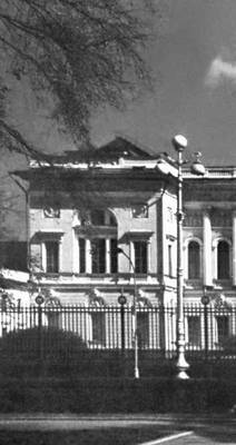 Ризалит Михайловского дворца (ныне — Русский музей) в Ленинграде (1819—25, архитектор К. И. Росси).