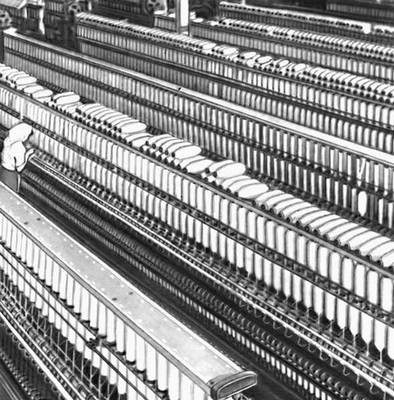 Автоматизированные станки по обработке шелка на фабрике Тоёда в Хамамацу (о. Хонсю).