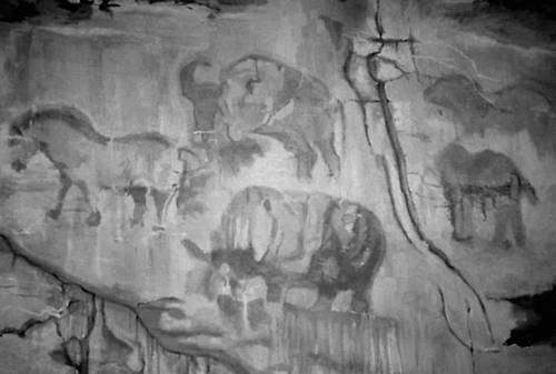 Капова пещера на Южном Урале. Изображения мамонтов, лошадей и носорога. Эпоха верхнего палеолита.