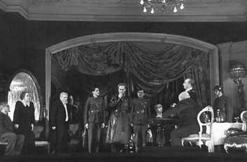 Сцена из спектакля «Нашествие» Л. М. Леонова. Малый театр. 1943.