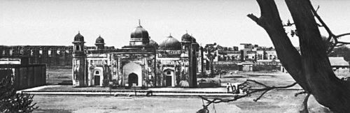 Мавзолей Биби Пари в форте Лал-Багх в Дакке. 1684.