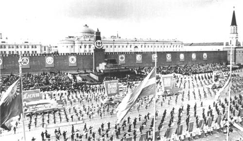 Парад физкультурников на Красной площади в Москве. 1976.