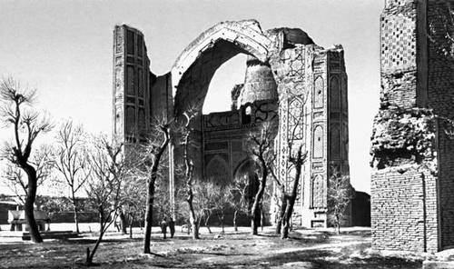 Самарканд. Мечеть Биби-Ханым. Главное здание. 1399—1404.