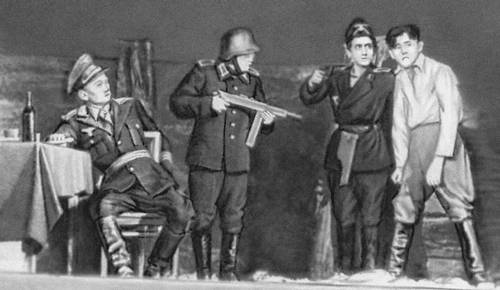 Сцена из спектакля Киргизского драматического театра «Клятва» А. Токомбаева. 1942.