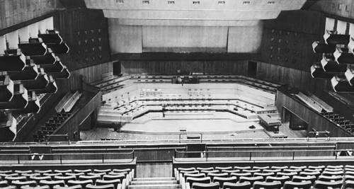 Л. Мартин, Р. Мэтью. Королевский концертный зал (Ройял-фестивал-холл) в Лондоне. 1949—51. Интерьер.