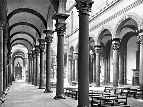 Ф. Брунеллески. Церковь Санто-Спирито во Флоренции. Начата в 1444. Интерьер.