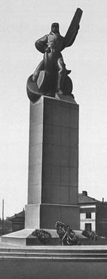 Э. Виттиг. Памятник Лётчику в Варшаве. Бронза. 1923—32.