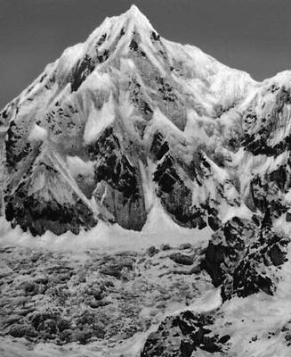 Ледник Зему, один из крупнейших в Гималаях.