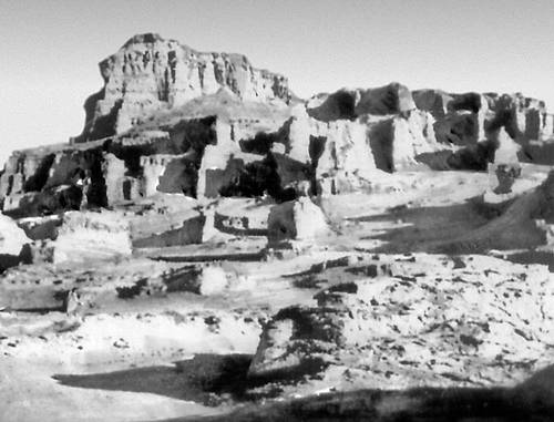 Эоловые формы рельефа в пустыне Деште-Лут.