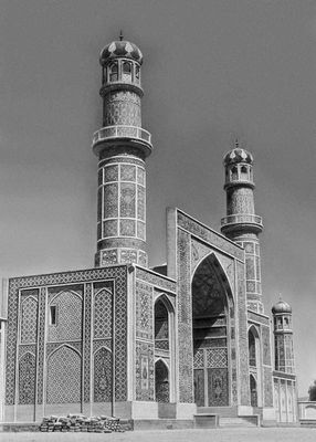 Соборная мечеть в Герате. Начало 13—14 вв. Портал с минаретами построен в 1936—44.