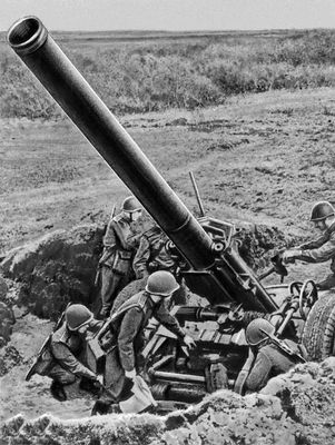 Советская артиллерия. Миномёт на огневой позиции.