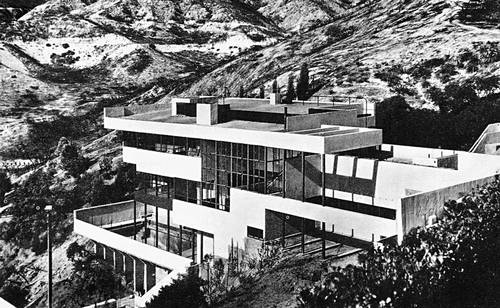 Лос-Анджелес. Лоуэлл-хаус. 1927—29. Арх. Р. Нёйтра.