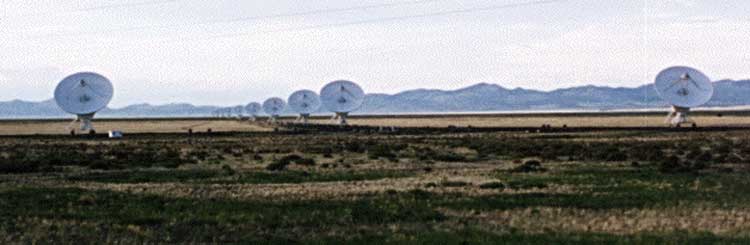 СИСТЕМА РАДИОТЕЛЕСКОПОВ VLA (Very Large Array - Очень Большая Решетка) вблизи Сокорро (шт. Нью-Мексико).