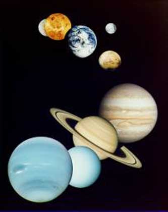 СОЛНЕЧНАЯ СИСТЕМА. Девять больших планет показаны в масштабе их относительного размера и положения орбит. Внутренние планеты (планеты земной группы) - это Меркурий, Венера, Земля и Марс. К планетам-гигантам относят Юпитер, Сатурн, Уран и Нептун. Самая далекая планета - Плутон.