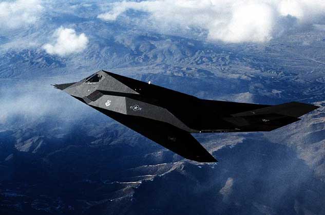 УДАРНЫЙ САМОЛЕТ-РАДИОНЕВИДИМКА ВВС США F-117 Стелс.