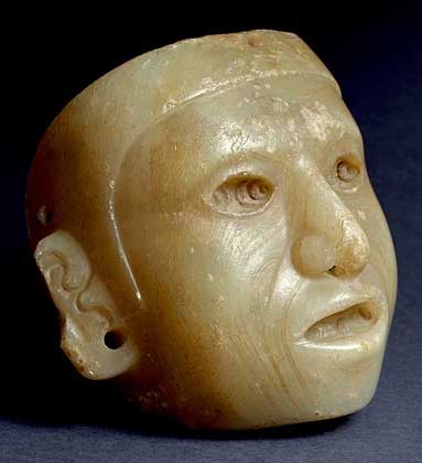 ГИПСОВАЯ МАСКА ИЗ ТЕНОЧТИТЛАНА свидетельствует о высокой степени развития ацтекской скульптуры.