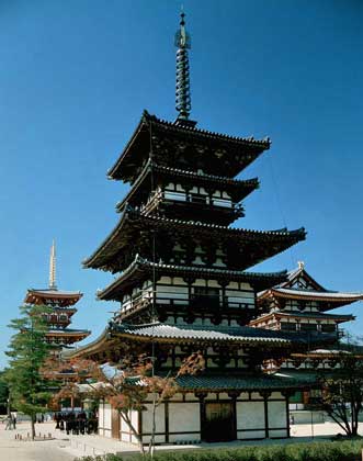 ПАГОДА в городе Нара - древней столице Японии является примером классической японской архитектуры.