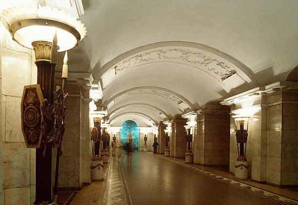 СТАНЦИЯ МЕТРО Пушкинская в Петербурге.
