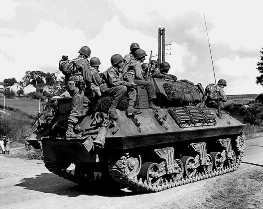 ТАНК М-60 и американская пехота во Второй мировой войне.